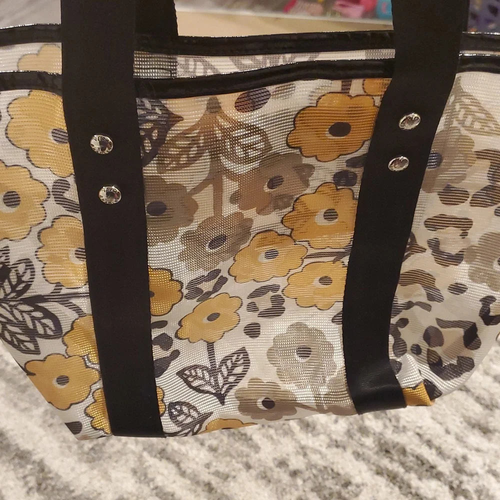 VERA BRADLEY mesh tote bag black yellow flowers Like New